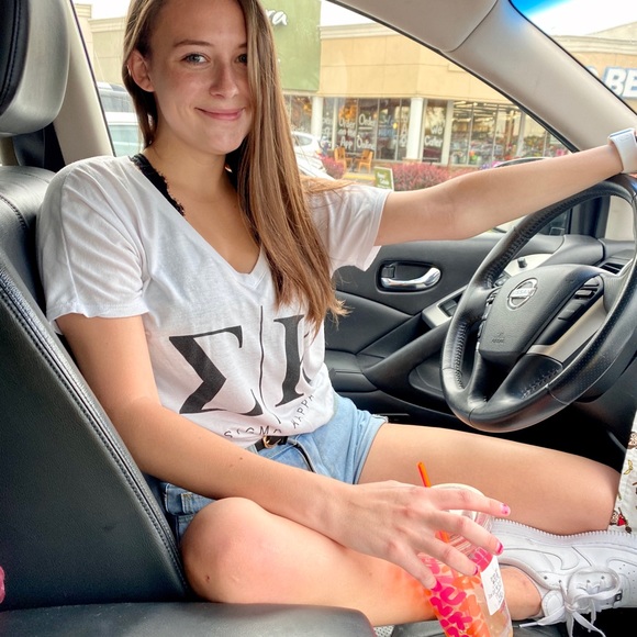 Meet your Posher, Alyson - Picture 3 of 6